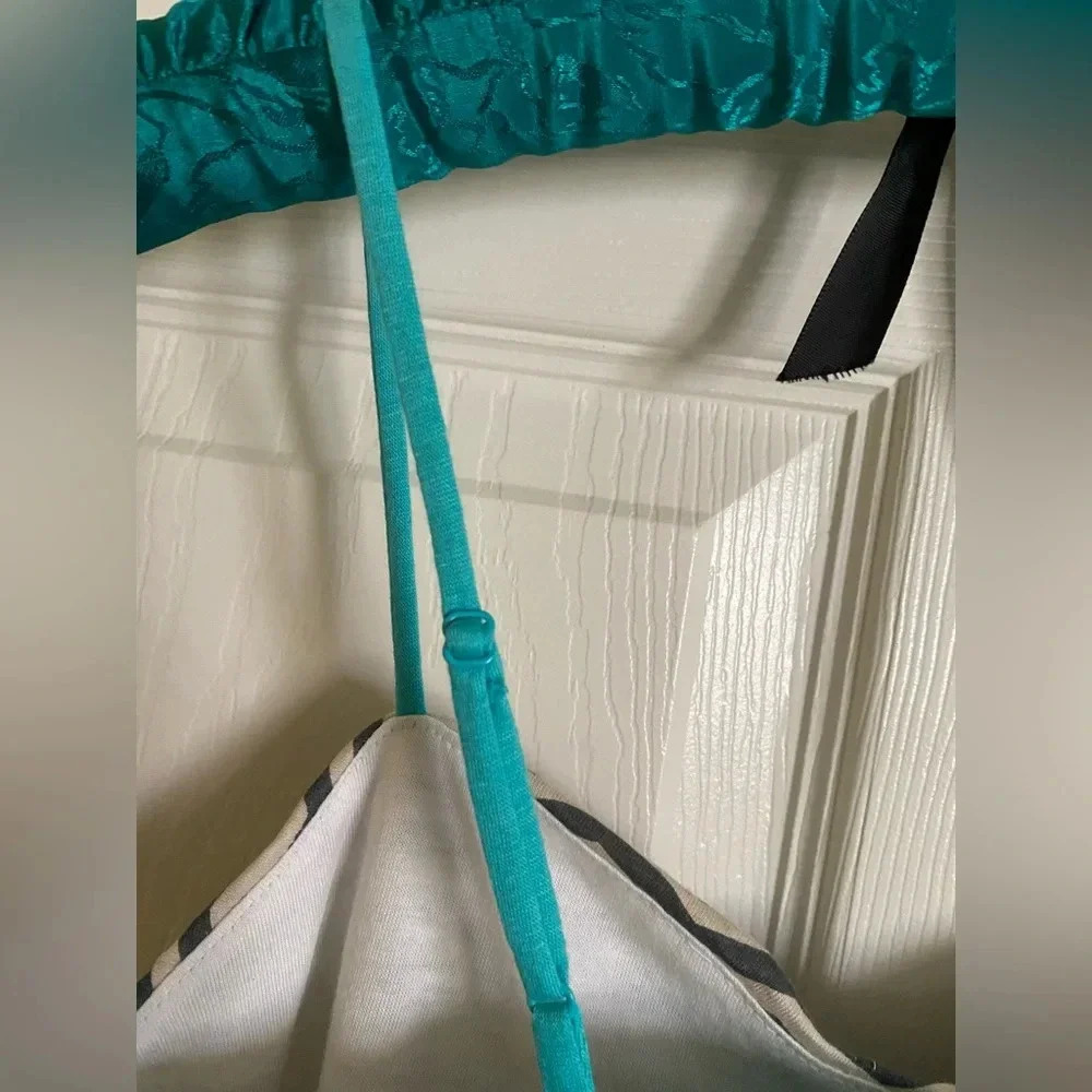 Roxy Sundress NWT
teal and cream chevron size small - Picture 4 of 8